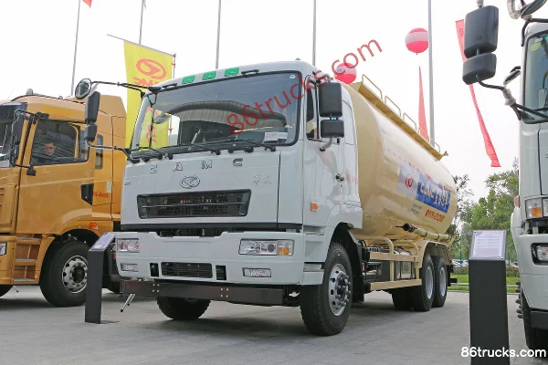 Hualing Star 290hp 6X4(10 wheels) Pneumatic Bulk Tank Truck Exterior (3) | 86Trucks