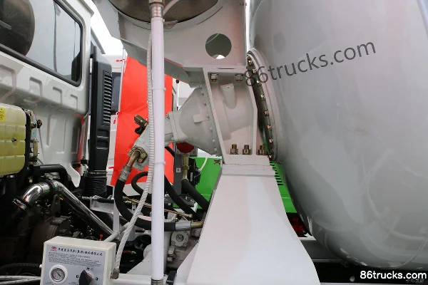 Hualing Lingma H3 185 hp 4X2(6 wheels) 3.84 m³ Concrete Mixer Truck Body (3) | 86Trucks