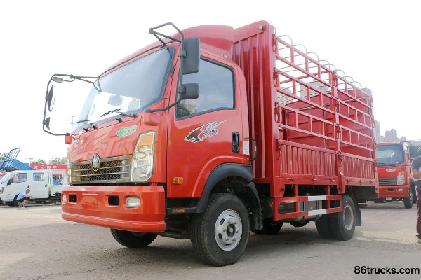 Sinotruk Wangpai 7 Series 130 hp 4X2(6 wheels) 4.16m Single-Row Stake Light Truck Exterior (3) | 86Trucks