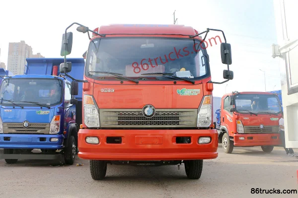 Sinotruk Wangpai 7 Series 130 hp 4X2(6 wheels) 4.16m Single-Row Stake Light Truck Exterior (2) | 86Trucks