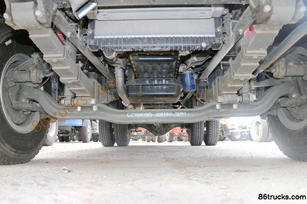 Sinotruk Wangpai 7 Series 130 hp 4X2(6 wheels) 4.16m Single-Row Stake Light Truck Chassis (1) | 86Trucks