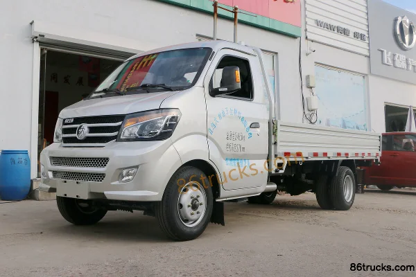 Sinotruk Wangpai W1 1.5L 102hp 4X2(6 wheels) Gasoline 3.2m Single Row Flatbed Mini Truck Exterior (3) | 86Trucks
