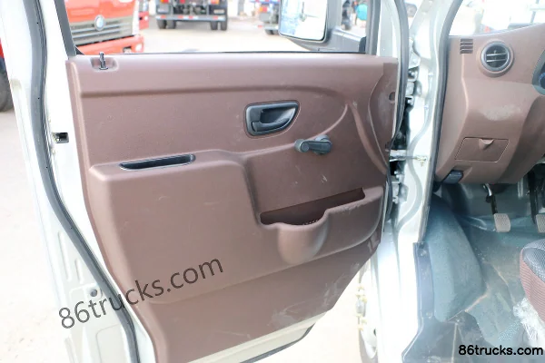 Sinotruk Wangpai W1 1.5L 102hp 4X2(6 wheels) Gasoline 3.2m Single Row Flatbed Mini Truck Cab (1) | 86Trucks