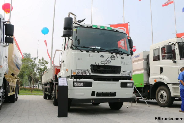 Hualing Star 270 hp 6X2(8 wheels) Truck-mounted Crane Exterior