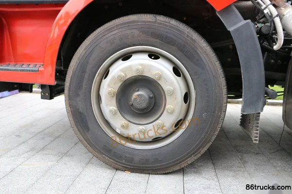 FAW Jiefang J6L poids lourd 320 ch 6X2(8 roues) transporteur de voitures à essieu central (Hongchang Tianma) Châssis (2) | 86Trucks