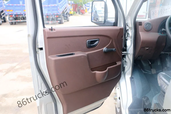 Sinotruk Wangpai W1 1.5L 102hp 4X2(6 wheels) Gasoline 2.8m Double Row Flatbed Mini Truck Cab (1) | 86Trucks