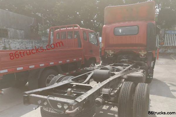 FAW Linghe Dongfangzhixing 117 hp 4X2(6 wheels) 4.18m single-row stake truck light truck Exterior (3) | 86Trucks