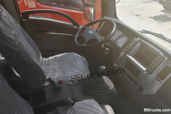 FAW Linghe Dongfangzhixing 117 hp 4X2(6 wheels) 4.18m single-row stake truck light truck Cab (1) | 86Trucks
