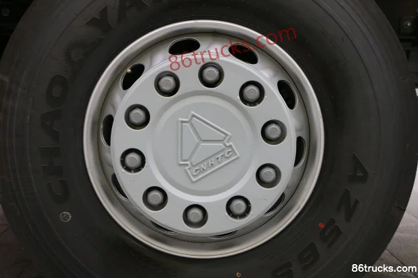 Sinotruk HOWO T7H heavy truck 430 hp 6X4(10 wheels) LNG tractor truck (B version) Chassis (3) | 86Trucks