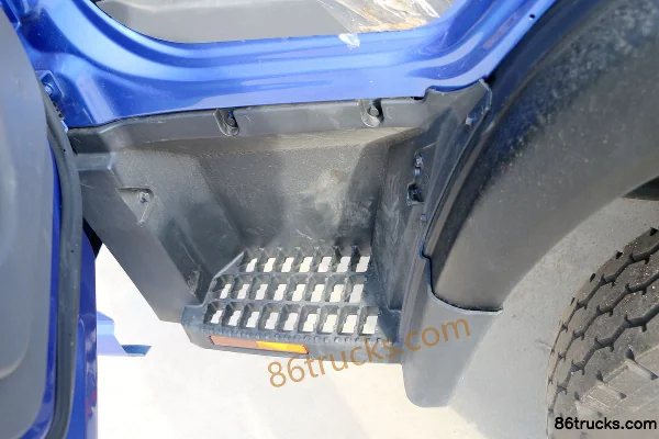 Sinotruk Wangpai 7 Series 95 hp 4X2(6 wheels) 3m dump truck Cab (2) | 86Trucks