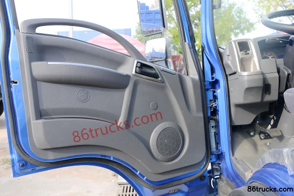 Sinotruk Wangpai 7 Series 95 hp 4X2(6 wheels) 3m dump truck Cab (1) | 86Trucks