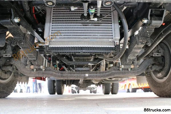Sinotruk HOWO Hanjiang 150 ch 4X2(6 roues) camion grue 3,4 m Châssis (1) | 86Trucks
