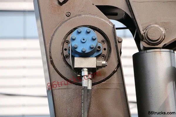 Sinotruk HOWO Hanjiang 150 ch 4X2(6 roues) camion grue 3,4 m Carrosserie (2) | 86Trucks