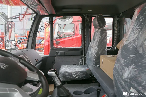 Sinotruk Steyr M5G camion lourd 210 ch 4X2(6 roues) porte-voitures à essieu central Cabine (1) | 86Trucks
