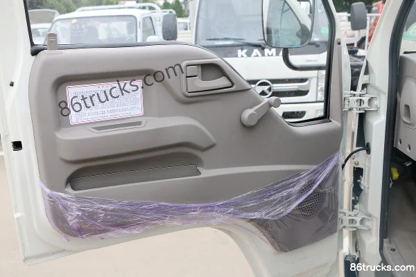 Foton Times Xiaoka Star 5 115 hp 4X2(6 wheels) 3.8m half-row flatbed light truck Cab (1) | 86Trucks