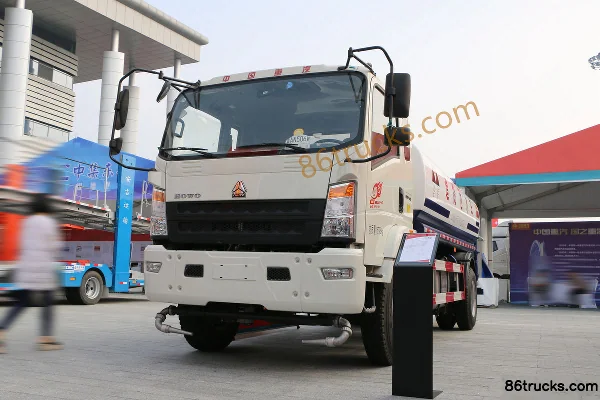 Sinotruk HOWO Tongshuai 168 hp 4X2(6 wheels) Water Sprinkler Truck (Shengyue Brand) Exterior (3) | 86Trucks