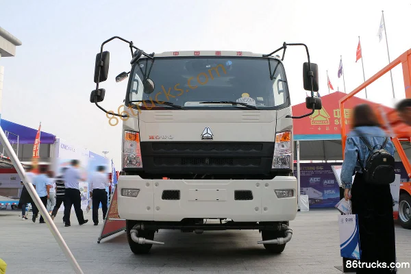 Sinotruk HOWO Tongshuai 168 hp 4X2(6 wheels) Water Sprinkler Truck (Shengyue Brand) Exterior (2) | 86Trucks