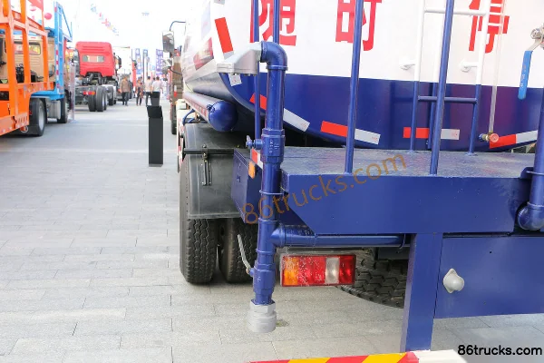 Sinotruk HOWO Tongshuai 168 hp 4X2(6 wheels) Water Sprinkler Truck (Shengyue Brand) Body (3) | 86Trucks