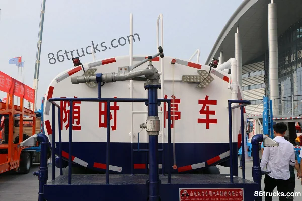 Sinotruk HOWO Tongshuai 168 hp 4X2(6 wheels) Water Sprinkler Truck (Shengyue Brand) Body (2) | 86Trucks