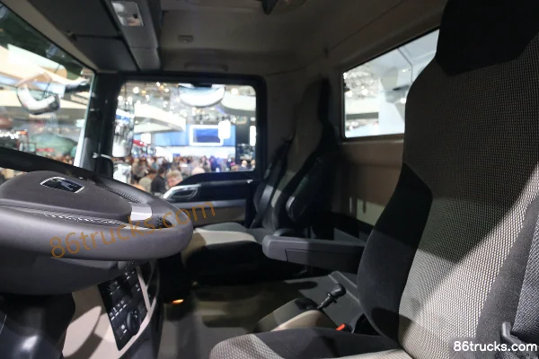 MAN TGM Series Heavy Truck 26T 360 hp 6X2(8 wheels) Electric Box Cargo Truck (TGM 26.360E 6x2-LL) 185kWh Interior (1) | 86Trucks
