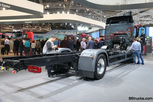 MAN TGM Series Heavy Truck 320 hp 4X2(6 wheels) Cargo Truck Chassis (TGM 18.320 4x2 BL) Exterior (3) | 86Trucks
