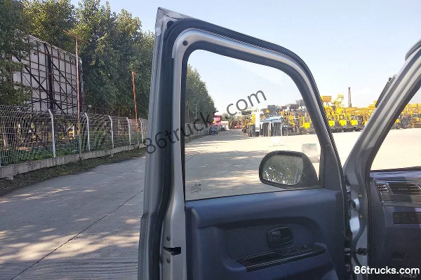 Jinbei T32 Extended Version 1.3L 86hp 4X2(6 wheels) Gasoline 2.51m Double-row Mini Truck Cab (2) | 86Trucks