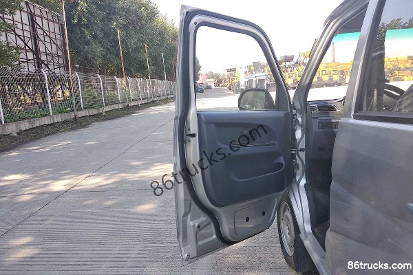 Jinbei T32 Extended Version 1.3L 86hp 4X2(6 wheels) Gasoline 2.51m Double-row Mini Truck Cab (1) | 86Trucks