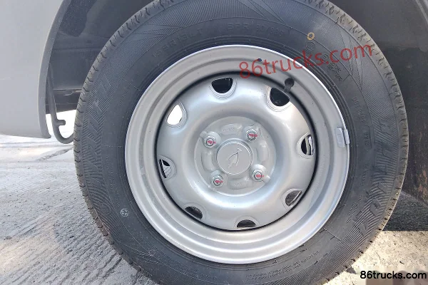 Jinbei T22 1.0L 61 ch 4X2(6 roues) essence camion plateau double cabine 2,05 m Châssis (3) | 86Trucks