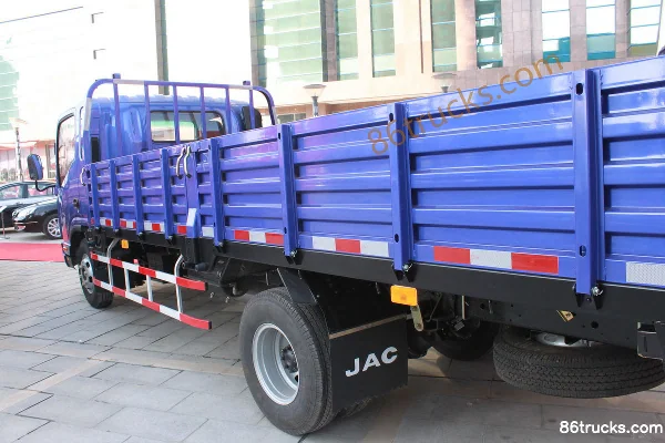 JAC Shuailing III 109 hp 4X2(6 wheels) 3.8m Single Row Flatbed Light Truck Chassis (3) | 86Trucks
