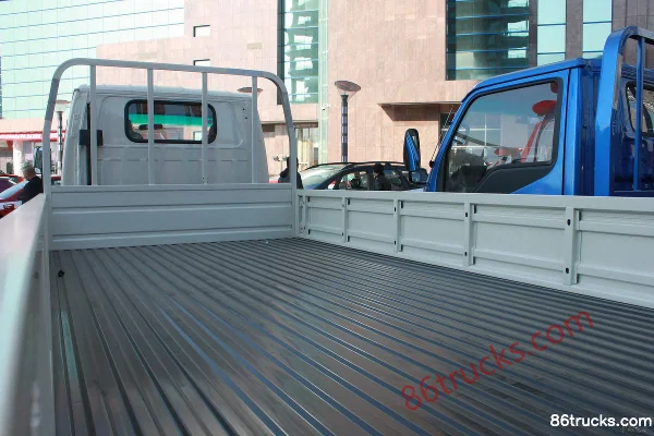 JAC Good Luck 60 hp 4X2(6 wheels) 3.3m single-row flatbed light truck Chassis (1) | 86Trucks