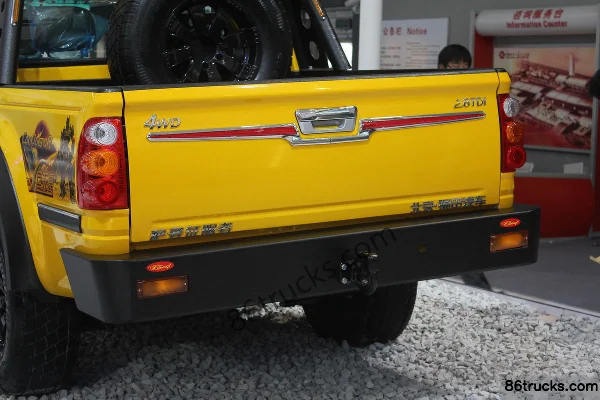 Foton Sup V off-road version 2.8L diesel double-row pickup Body (3) | 86Trucks