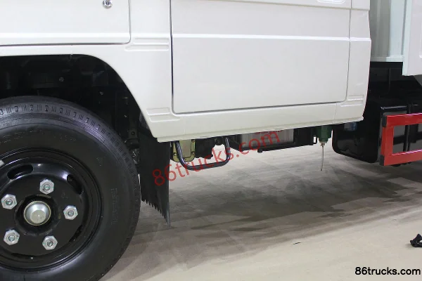GAC HINO 300J Series 125 hp 4X2(6 wheels) 3.3m Double Row Stake Truck Chassis (1) | 86Trucks