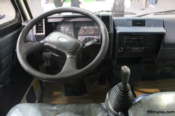 GAC HINO 300J Series 125 hp 4X2(6 wheels) 3.3m Double Row Stake Truck Cab (1) | 86Trucks