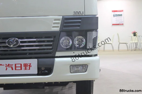 GAC HINO 300J Series 125 hp 4X2(6 wheels) 3.3m Double Row Stake Truck Exterior (2) | 86Trucks