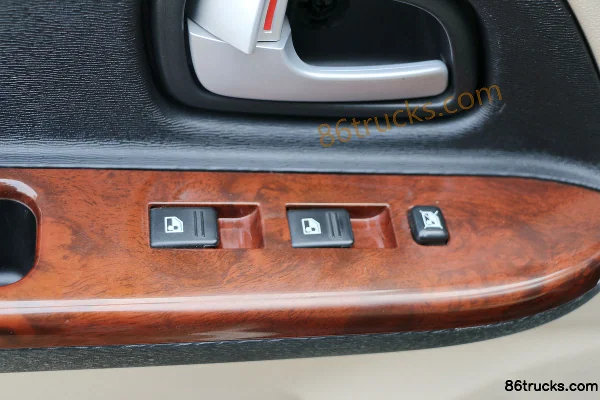 Changan Light Vehicle Ruixing EM80 II 2.4T 4.81m Low Roof Pure Electric Van 150kWh Cab (3) | 86Trucks