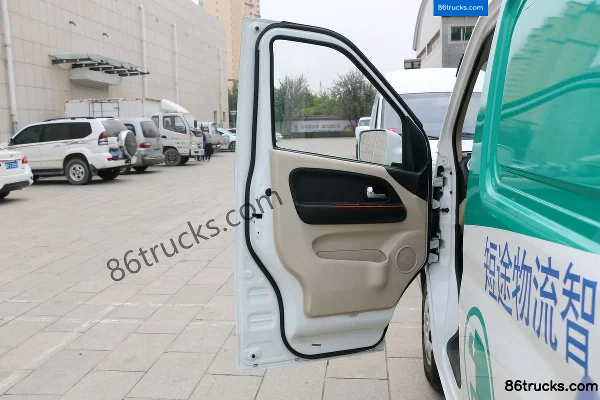Changan Light Vehicle Ruixing EM80 II 2.4T 4.81m Low Roof Pure Electric Van 150kWh Cab (1) | 86Trucks