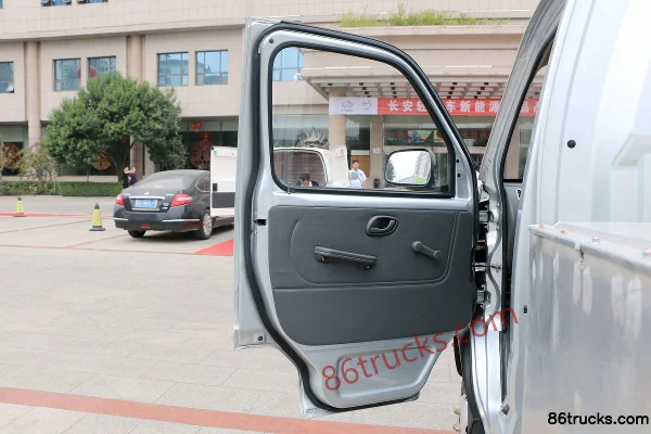 Changan Qingqi 3.49T 2.5m single-row pure electric flatbed mini truck chassis 60.14kWh 4X2(6 roues) Intérieur (1) | 86Trucks