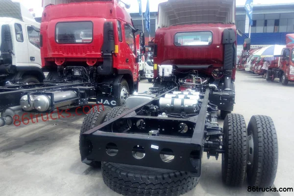 JAC Shuailing Q6 version logistique polyvalente 150 ch 4X2(6 roues) camion léger à ridelles 4,18 m cabine avancée Extérieur (2) | 86Trucks