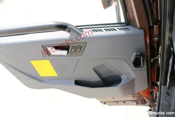 FAW Jiefang Qingdao Han V 2.0 240 hp 6X2(8 wheels) 7.7m Cargo Truck with Grille (China VI) Cab (2) | 86Trucks