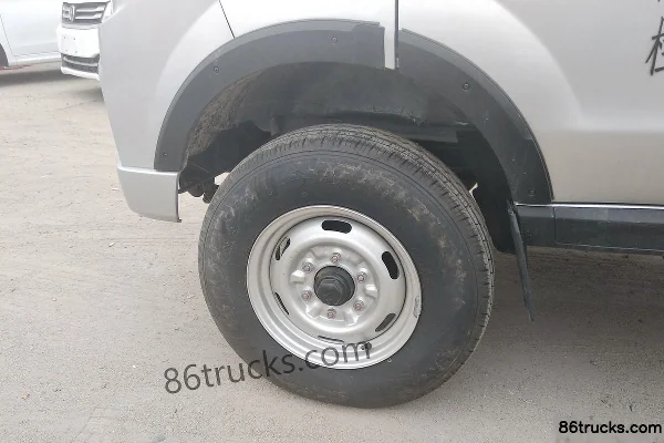 Jinbei T50 1.5L 109hp 4X2(6 wheels) Gasoline 3.4m Single Row Flatbed Mini Truck (Single Rear Tire) Chassis (1) | 86Trucks