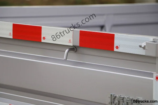BAIC Heibao H5 71hp 4X2(6 wheels) Diesel 2.52m Double Row Flatbed Micro Truck Body (3) | 86Trucks