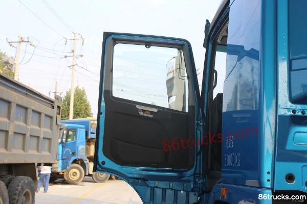 XCMG Hanfeng G7 400 hp 8X4(12 wheels) 7.6m dump truck (China VI) Cab (1) | 86Trucks