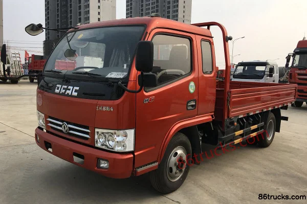 Dongfeng Duolika D6-M 115 hp 4X2(6 wheels) 3.8m Half Row Panel Light Truck (WLY) Exterior (2) | 86Trucks