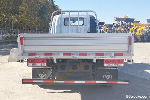 Foton Times M3 150 hp 4X2(6 wheels) 3.8m Sleeper Cab Flatbed Light Truck Exterior (3) | 86Trucks