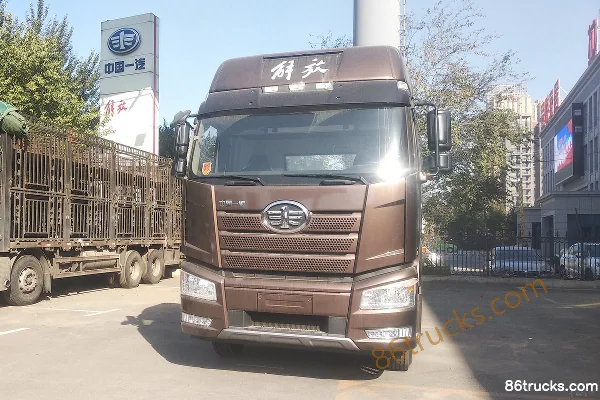 FAW Jiefang J6P Édition Elite 320 ch 6X2(8 roues) camion porteur à grille 9,4 m Extérieur (2) | 86Trucks
