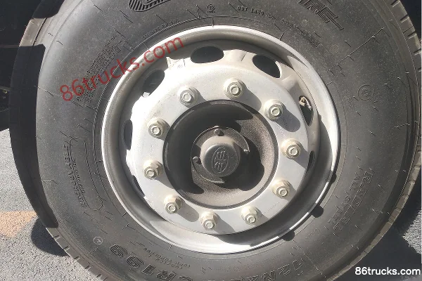 FAW Jiefang J6P Édition Elite 320 ch 6X2(8 roues) camion porteur à grille 9,4 m Châssis (3) | 86Trucks