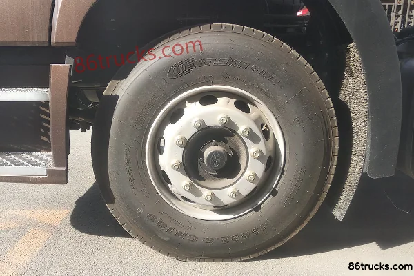 FAW Jiefang J6P Édition Elite 320 ch 6X2(8 roues) camion porteur à grille 9,4 m Châssis (2) | 86Trucks