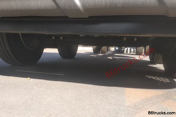 FAW Jiefang J6P Édition Elite 320 ch 6X2(8 roues) camion porteur à grille 9,4 m Châssis (1) | 86Trucks