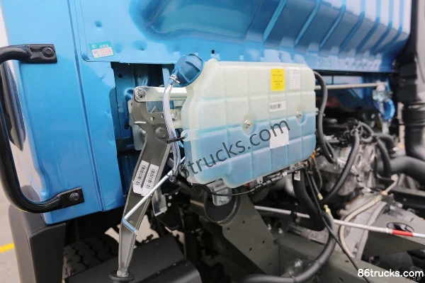 Sinotruk Ruishi 130hp 4X2(6 wheels) 4.15m single-row stake truck (China VI) Chassis (2) | 86Trucks