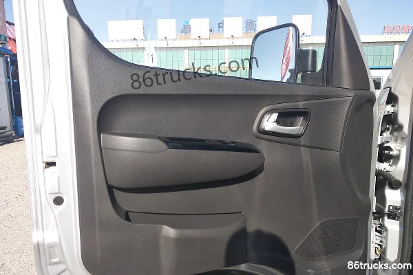 Foton Xiangling M2 version combat 2,0 L 144 ch 4X2(6 roues) essence 2,7 m camion plateau léger à cabine double (2) | 86Trucks